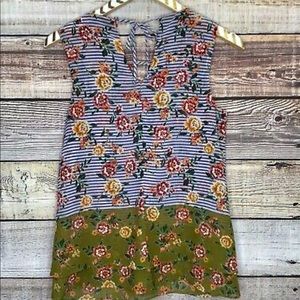 NWOT CAbi Penelope Floral Tank ❤️